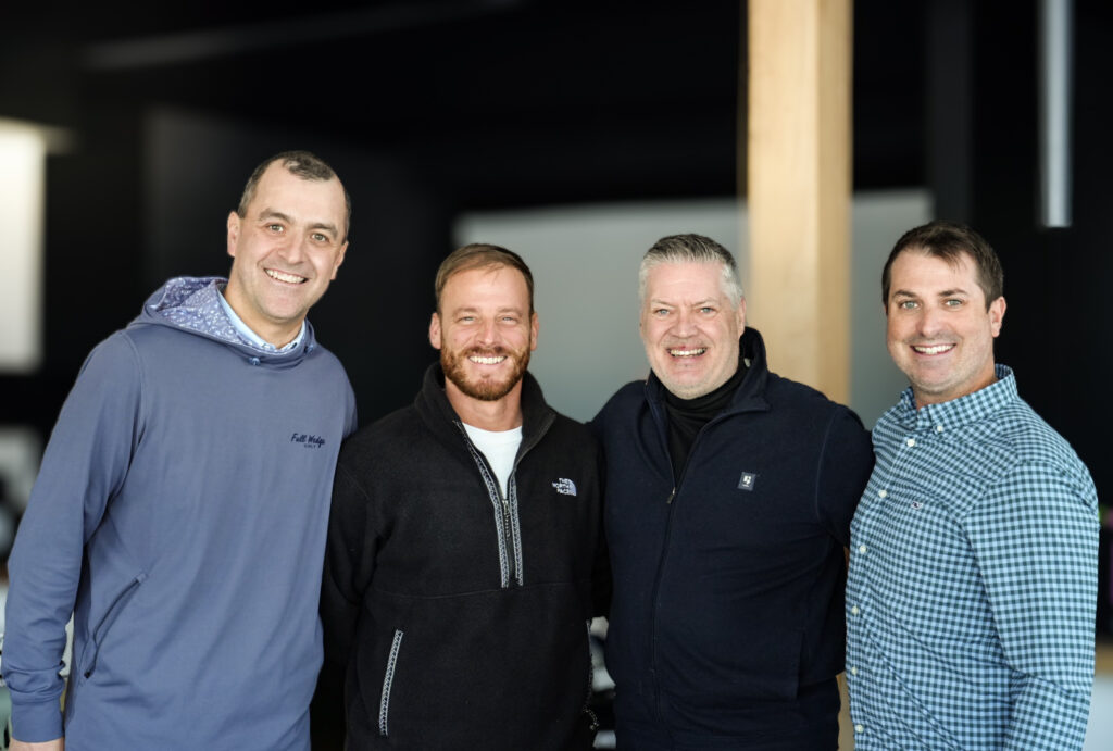 Photo : Jonathan Hivon et Pascal Garneau (extrémité), co-propriétaires de Golf 3R, Martin Demers, professionnel et Pascal Brouillard, directeur général des Clubs de golf Victoriaville et Laurier
